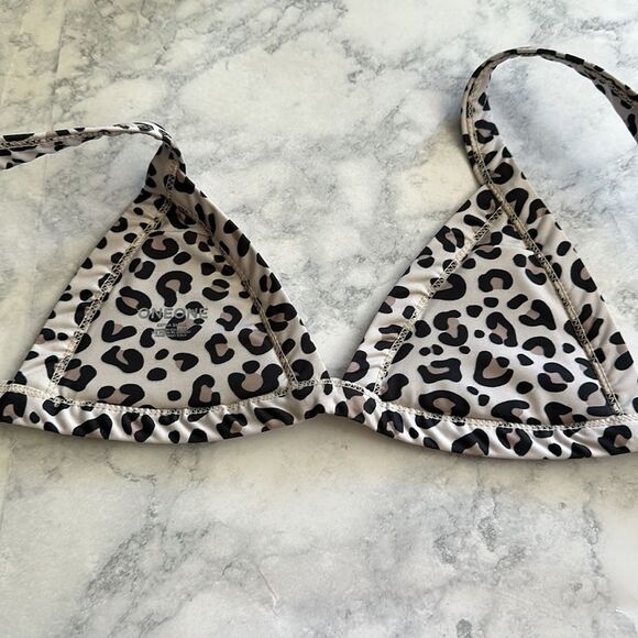 Sale🎉 NWOT OneOne Swimwear XS Leopard Print Bikini Top Bathing Suit - Picture 6 of 7